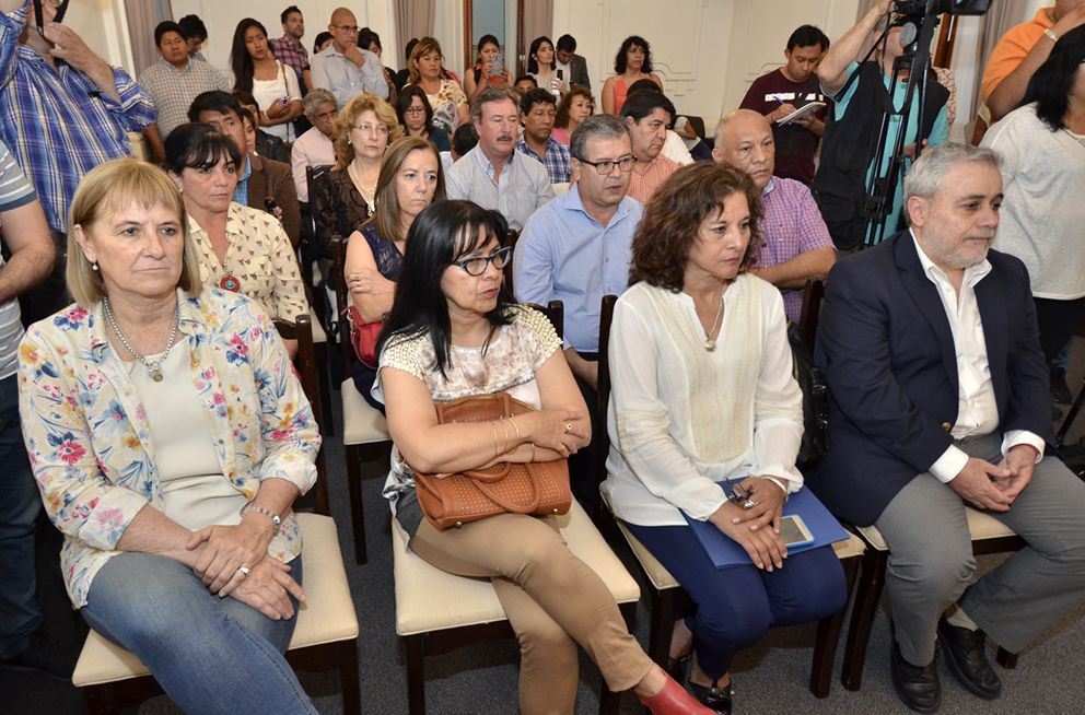 Rectores de institutos de formación docente, en el Salón Blanco de la Casa de Gobierno.