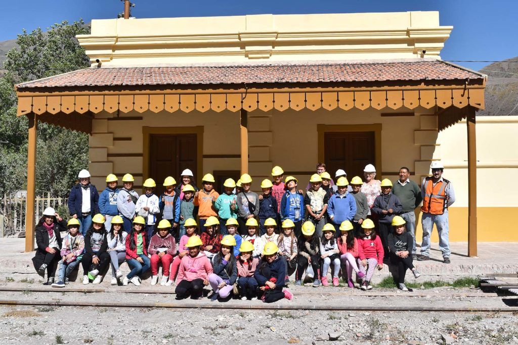 Niños de 5to grado de la Escuela 4731 Fray Roque Cheli de la Provincia de Salta visitaron la zona quebradeña.