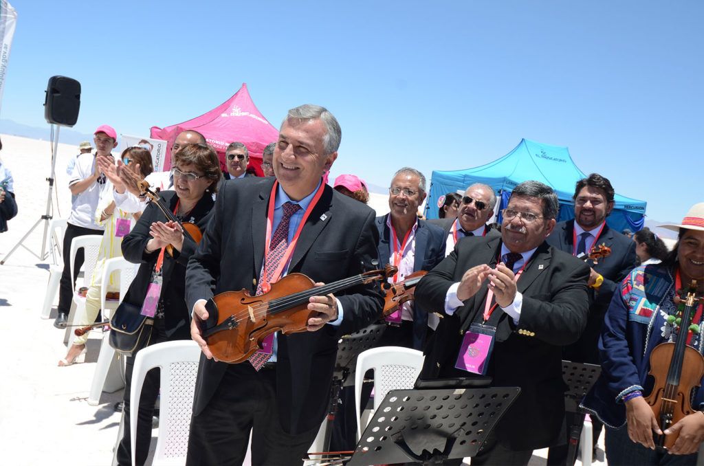 Gobernador y gabinete participando de la experiencia 