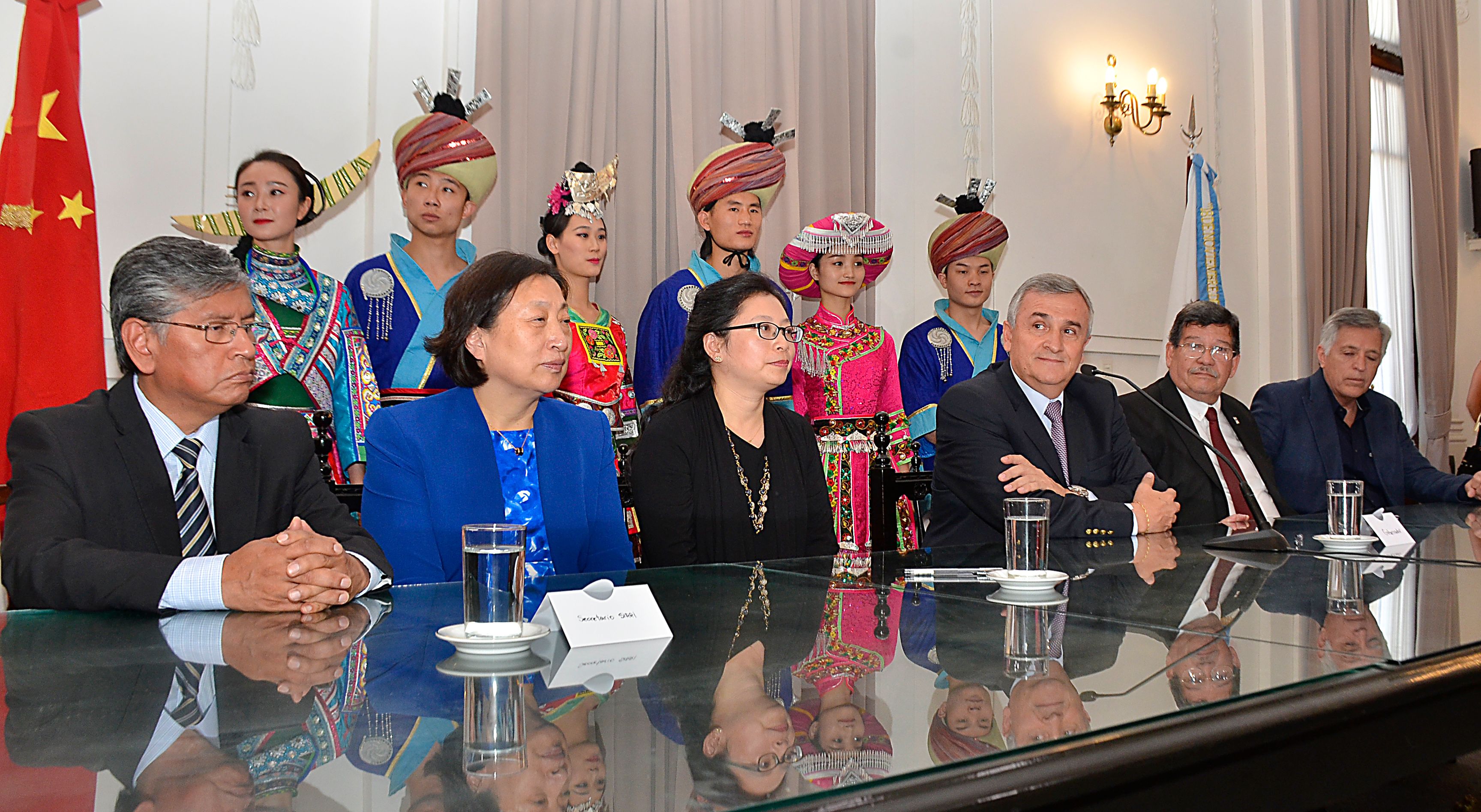 El Gobernador Gerardo Morales, firma convenio con la delegación China de la de provincia de Guizho.