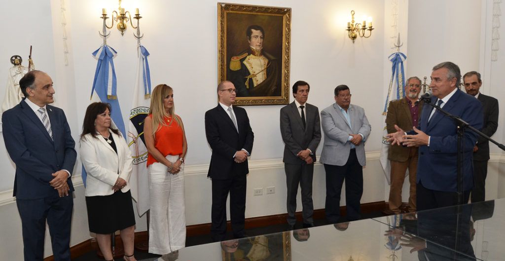 Gobernador Morales brinda su discurso tras la asunción de los nuevos funcionarios. 