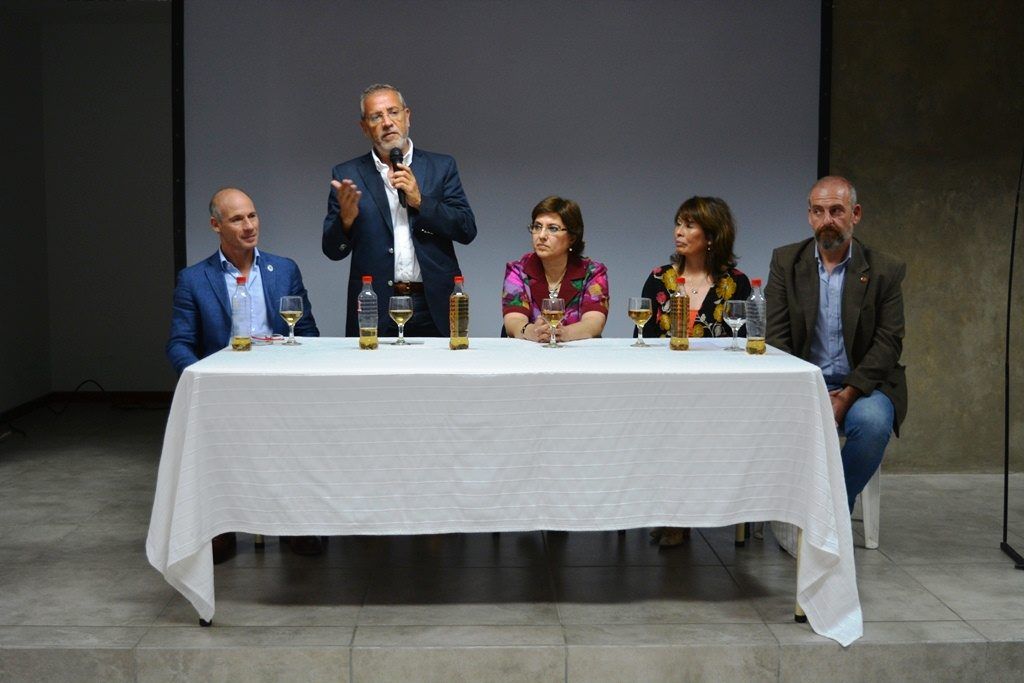 El ministro ABud Robles ponderó la importancia de fomentar el perfeccionamiento de los estudiantes jujeños.