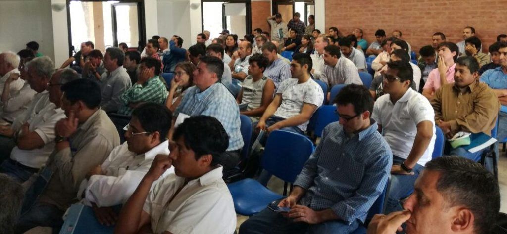 Langostas: Jornada de Protección vegetal en Yuto.