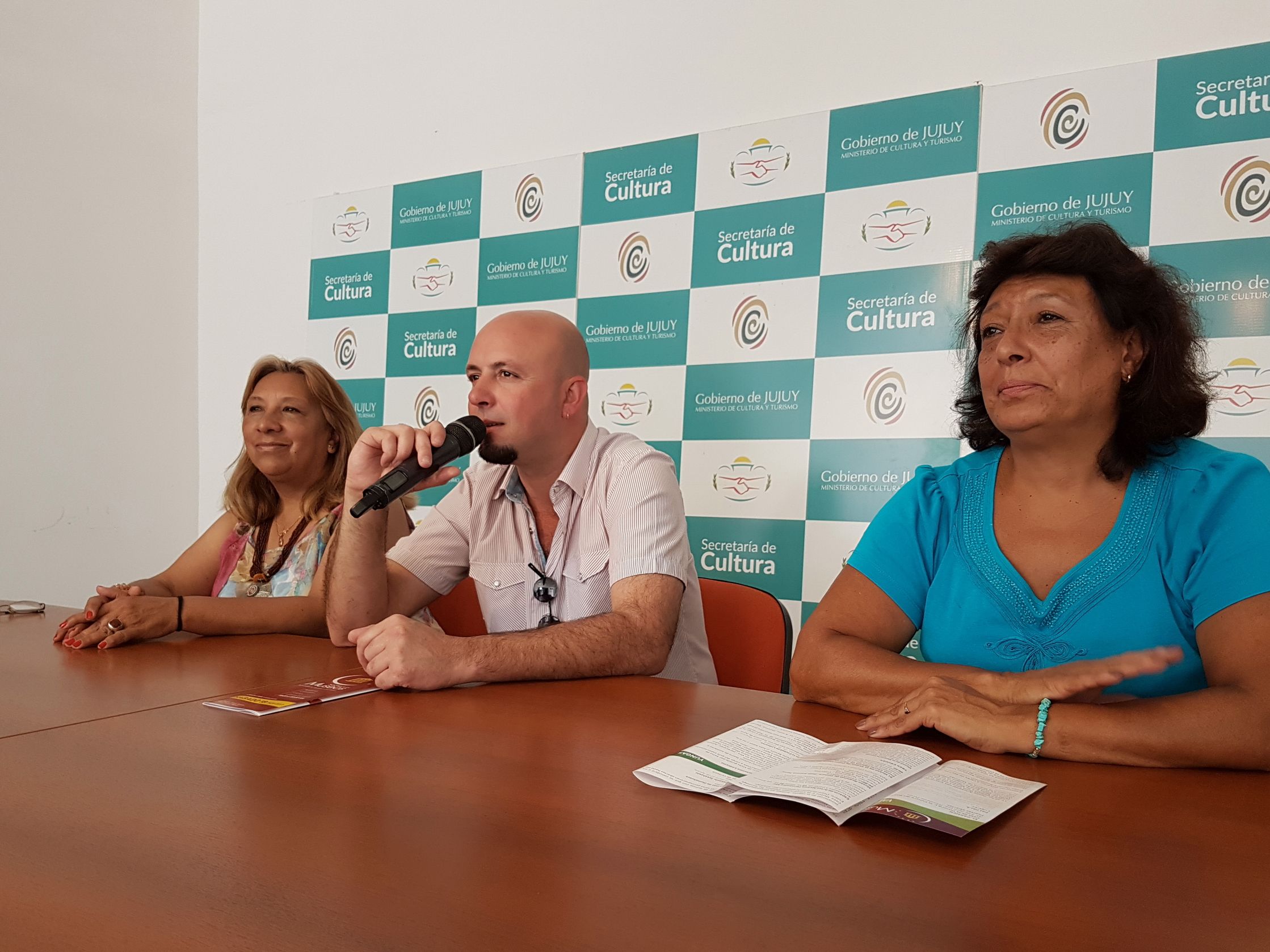 Sánchez de Bustamante junto a las integrantes de la Red de Museos, Nancy Salazar y Flavia Santesso