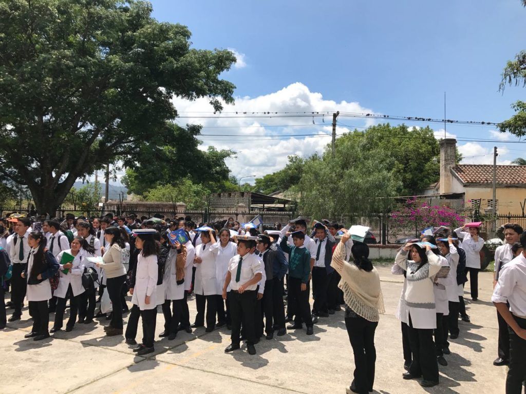 Uno de los ejercicios de aplicación del protocolo, realizado por alumnos, docentes y personal de servicio.