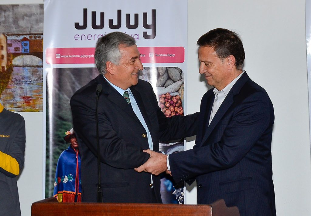 El Gobernador Gerardo Morales en el vuelo de FlyBondi