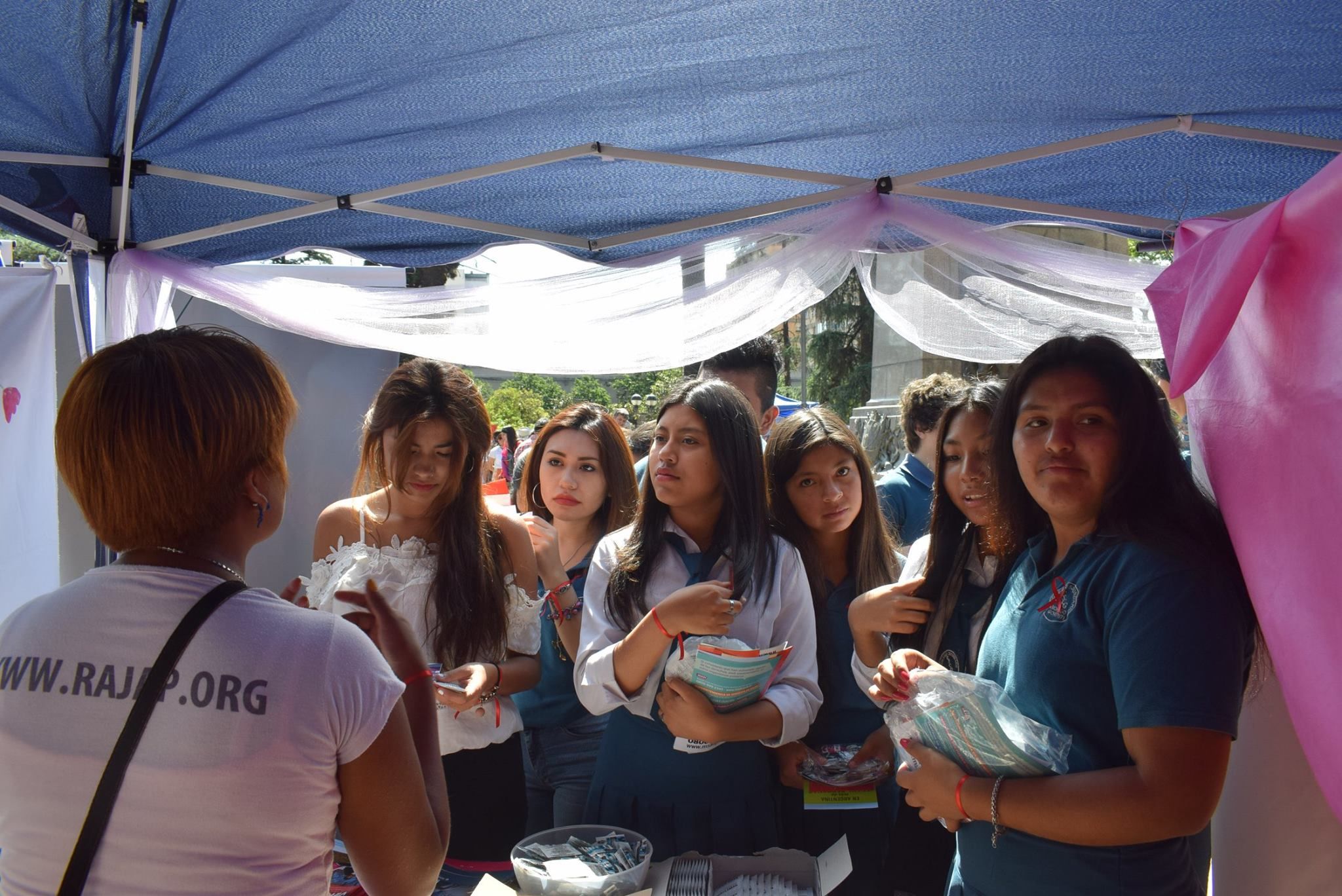 Mito: "Con el preservativo no siento nada". Falso: el uso correcto y apropiado permite una relación sexual placentera.