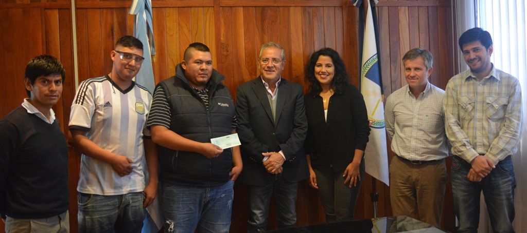 Ministro Abud Robles entregó créditos para cooperativistas 