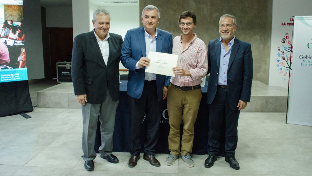 Entrega de certificados del Programa Alta Dirección del INCAE.