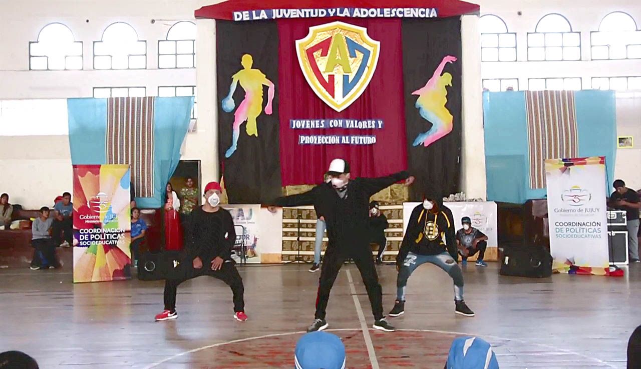 Estudiantes de los CAJ presentaron coreografías en el foro realizado en Humahuaca.