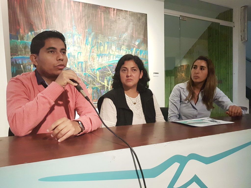 Director del Instituto Municipal de Desarrollo de Palpalá, Claudio Caseres, Responsable Cine Móvil de la Provincia, Asunción Rodríguez y la Jefa del Dto. de Atención integral a Personas con Discapacidad, durante la invitación.