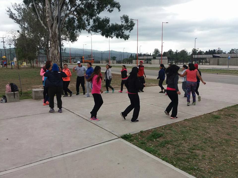 Actividades deportivas y recreativas en el Parador Saludable