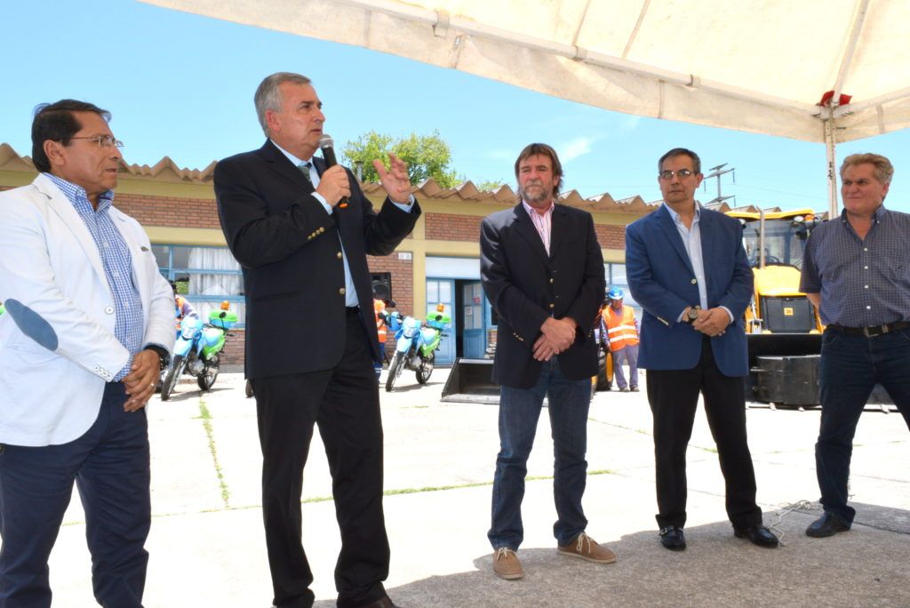 Gobernador Morales entregó equipamiento técnico para Agua Potable de Jujuy S.E.