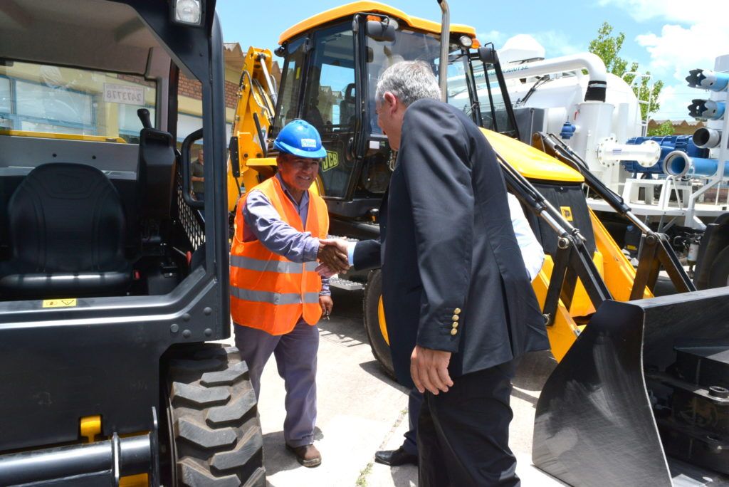Gobernador Morales saluda al personal de Agua Potable de Jujuy S.E.