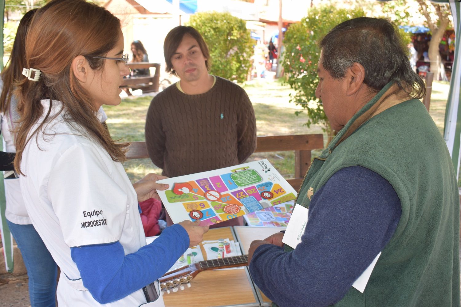 Como complemento se controla la presión, el peso, la talla y se brindan consejos para alimentarse sana y adecuadamente