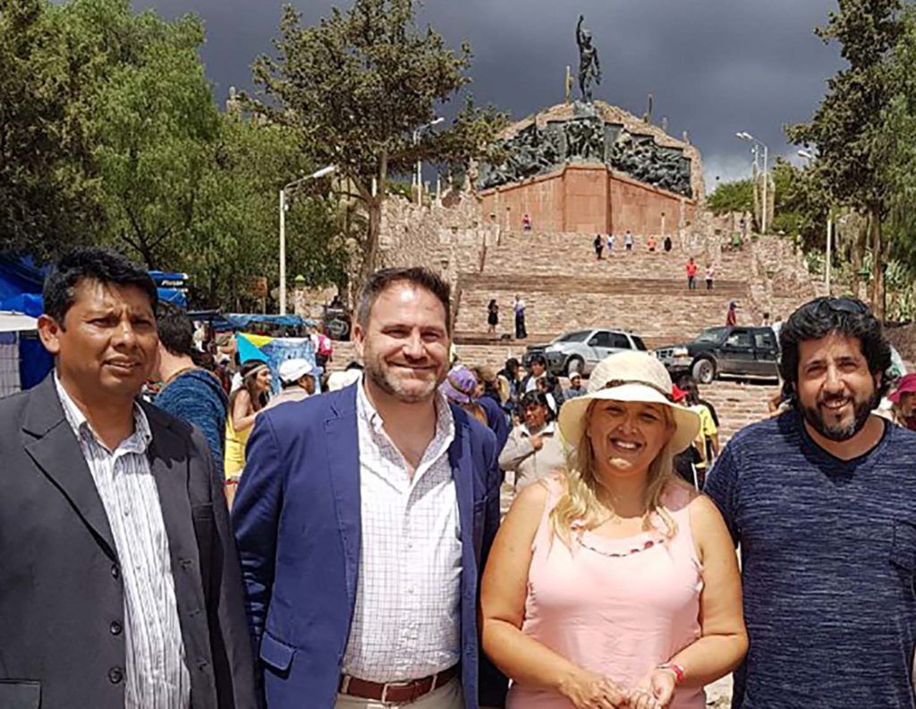 Humahuaca_Valdecantos y  turistas