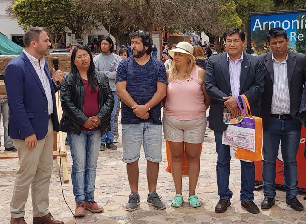 Humahuaca_recibimiento de turistas  y autoridades
