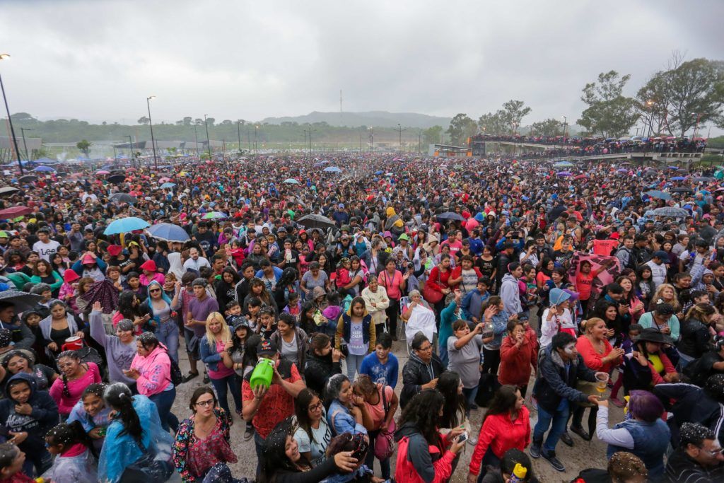 Desde horas tempranas la gente se acercó a la Ciudad Cultural.
