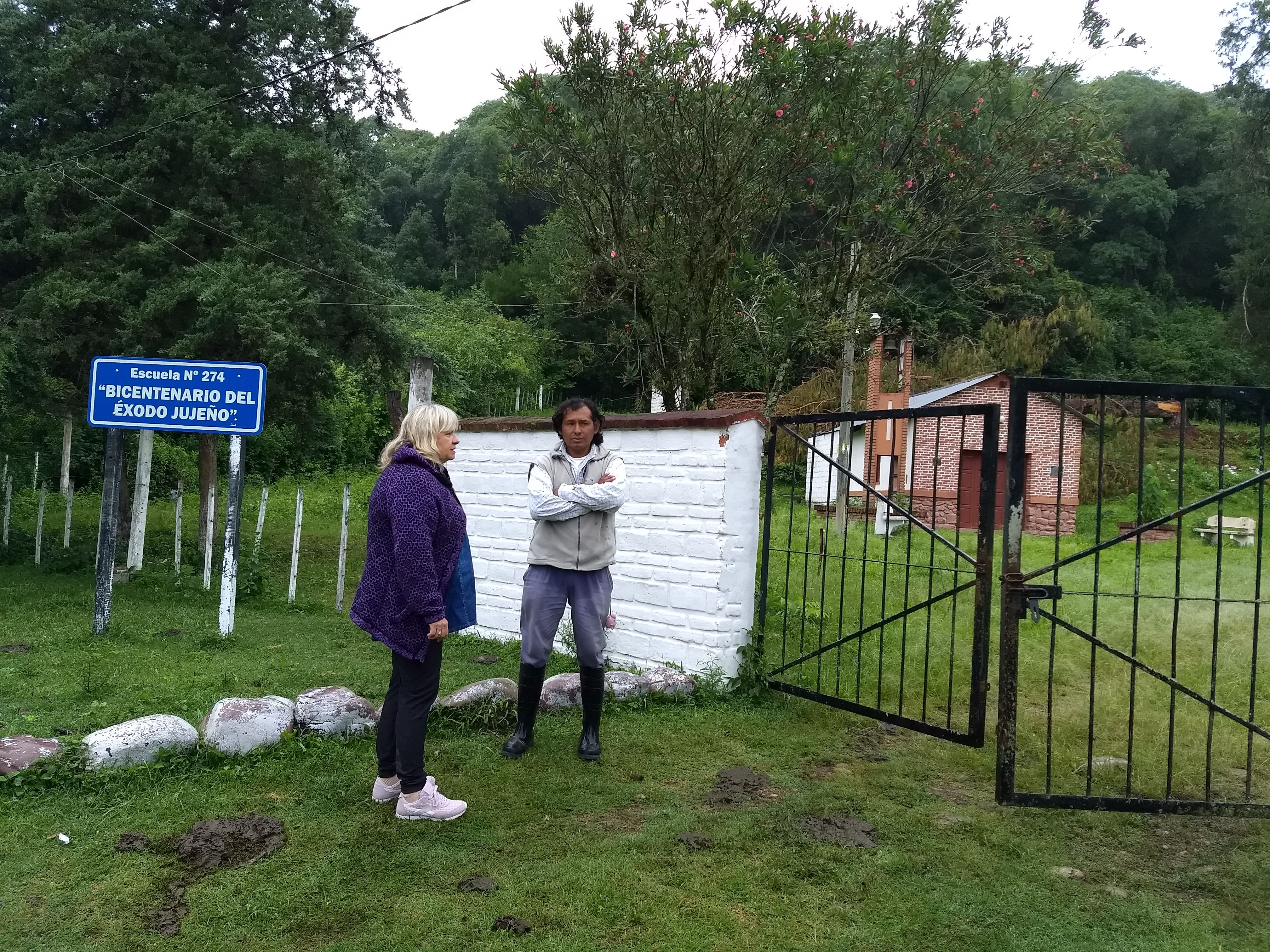 La secretaria Aurora Brajcich en una de las visitas a las escuelas.