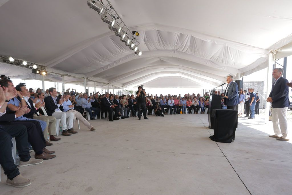 Representantes de diversos sectores acompañaron el acto de firma de convenio para la habilitación de la zona franca.