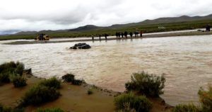 La DPV también ayudó a rescatar de las aguas un vehículo particular.