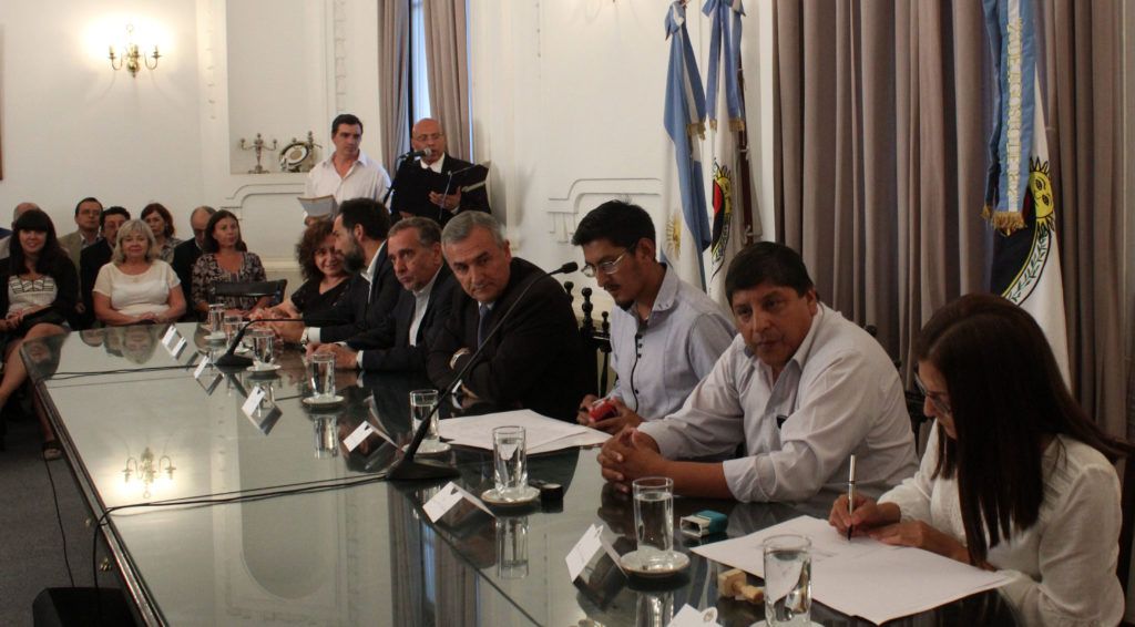 Acto de firma de convenios para el desarrollo tecnológico y científico, en el Salón Blanco de la Casa de Gobierno.