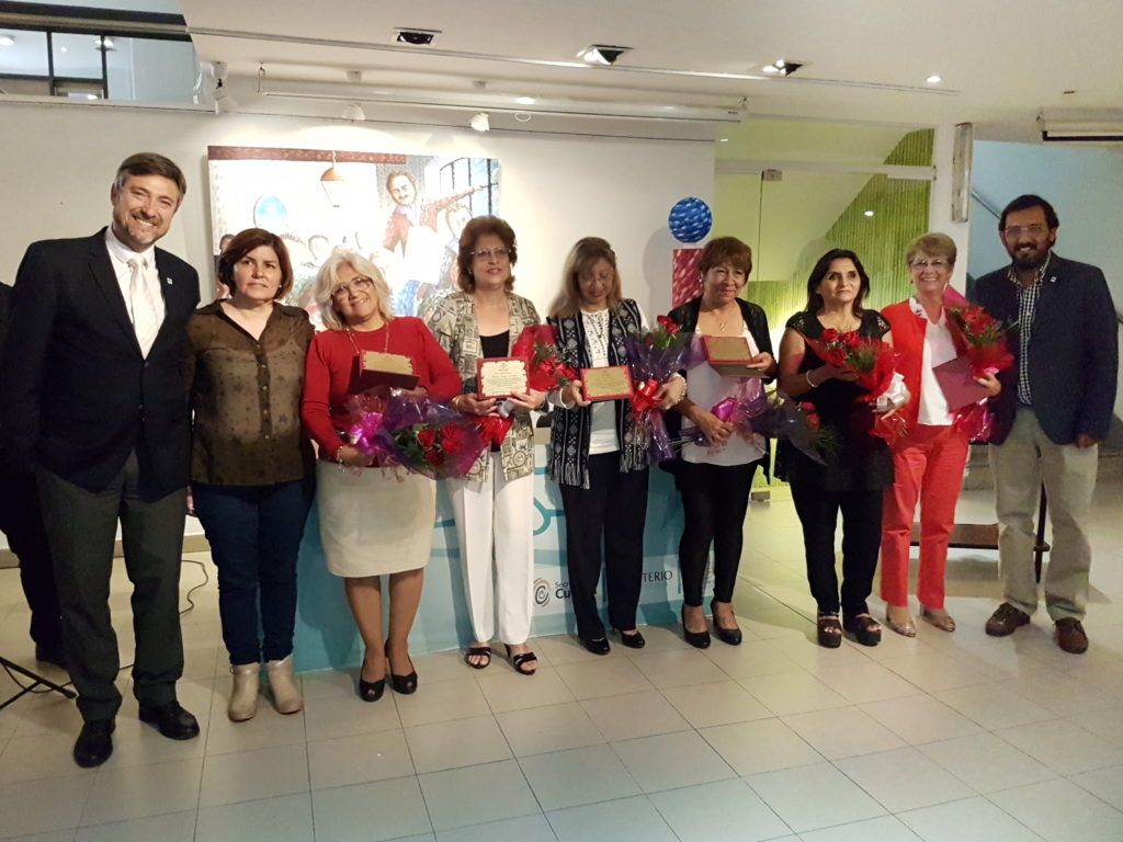 Autoridades de Cultura y Turismo con la Mujeres que recibieron el reconocimiento por su labor y trayectoria en las Secretarias correspondientes. 