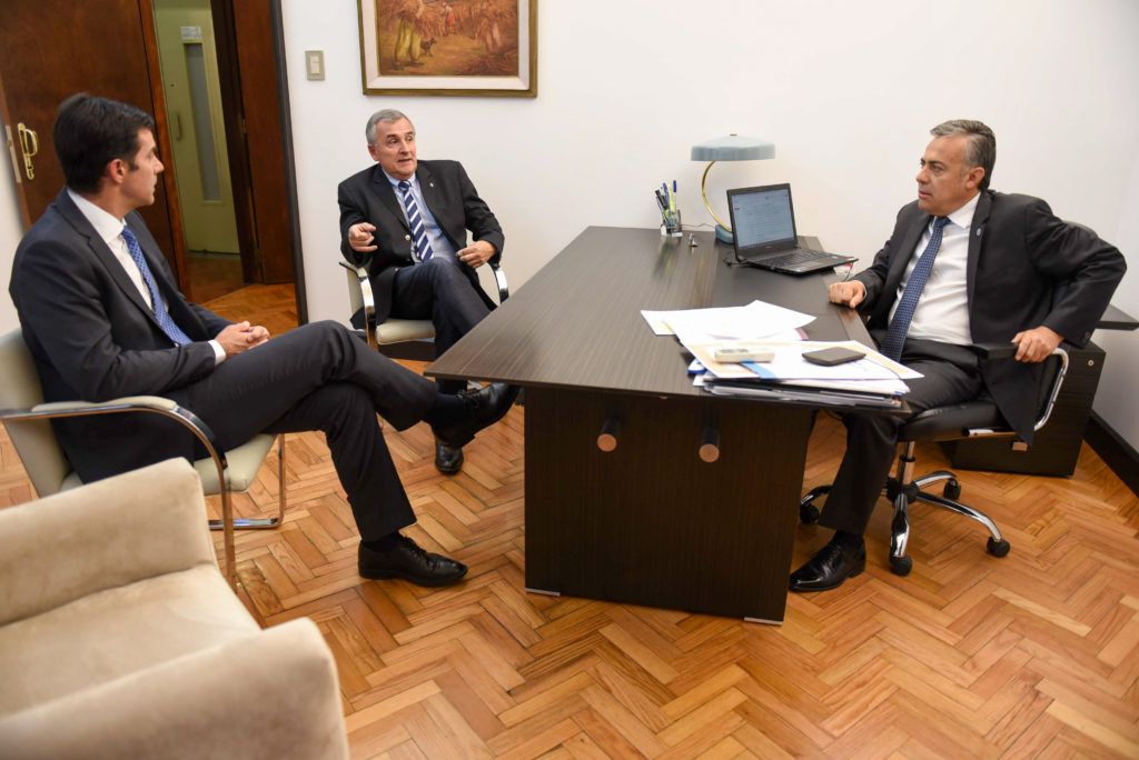 Morales se reunió en la Casa de Gobierno de Mendoza con Cornejo y Urtubey. 