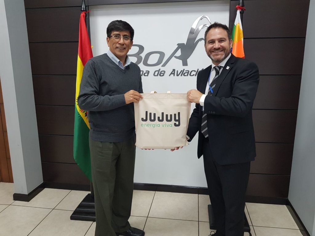 El secretario de Turismo junto al Gerente General de BOA Boliviana de Aviación