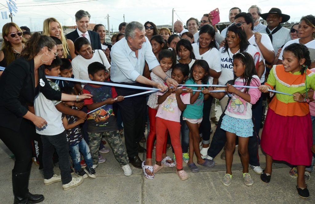 El gobernador Morales y vecinos dejan inaugurado el NIDO de las 150 Hectáreas.