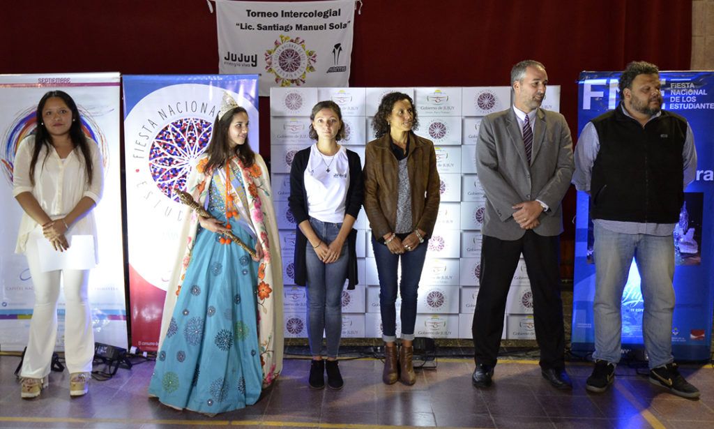 Autoridades que encabezaron acto de apertura del torneo.