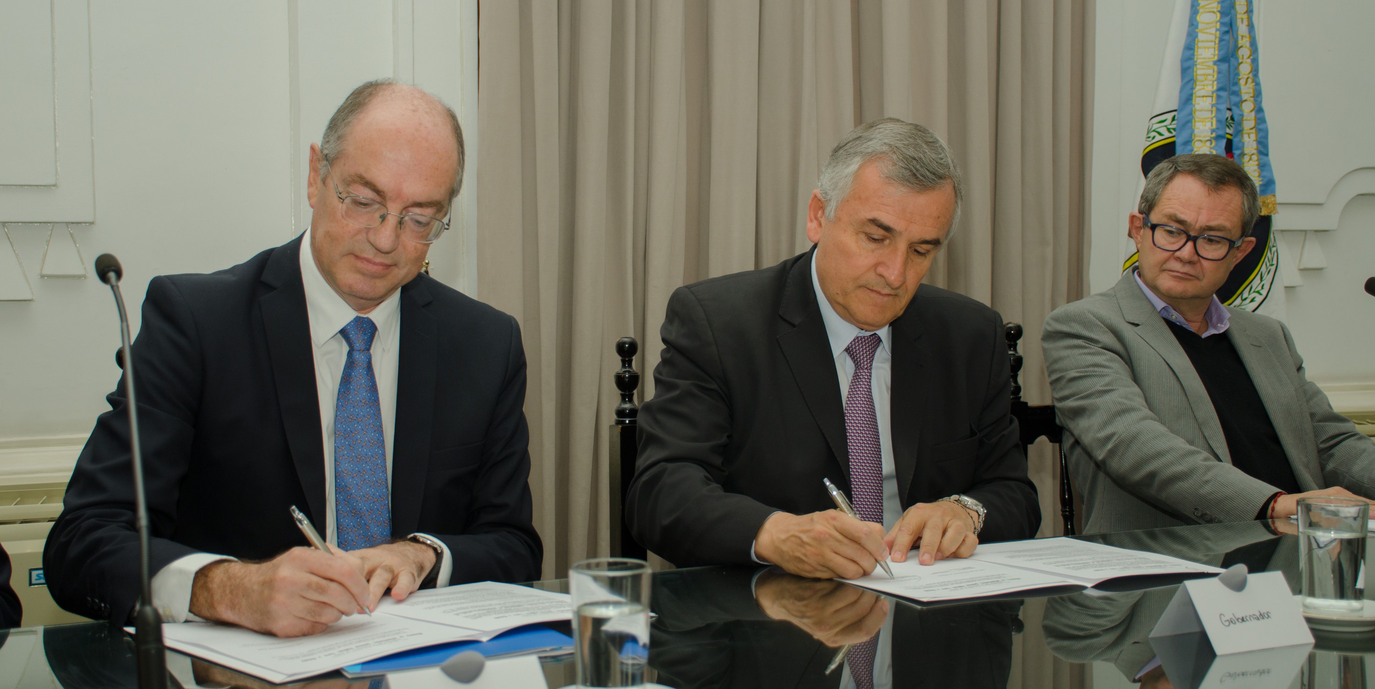 Firma de convenio por Piedra Negra