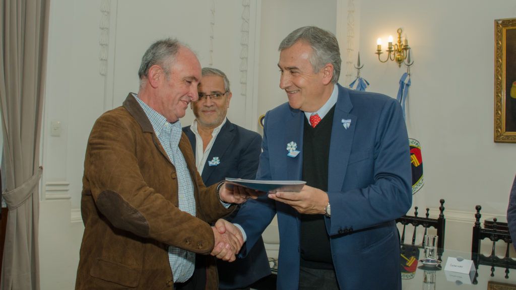 Empresarios reciben certificados de exención impositiva