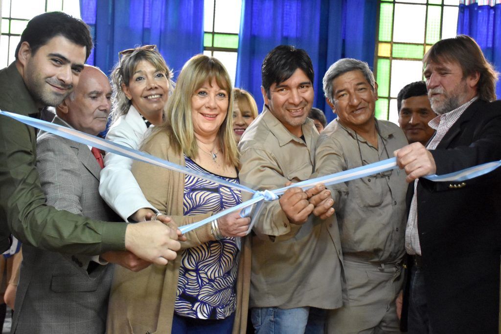 Los trabajadores de Arquitectura que ejecutaron las mejoras trascendentales para el Hogar San Antonio, acompañaron la inauguración, donde cada actor les agradeció su labor dedicada.