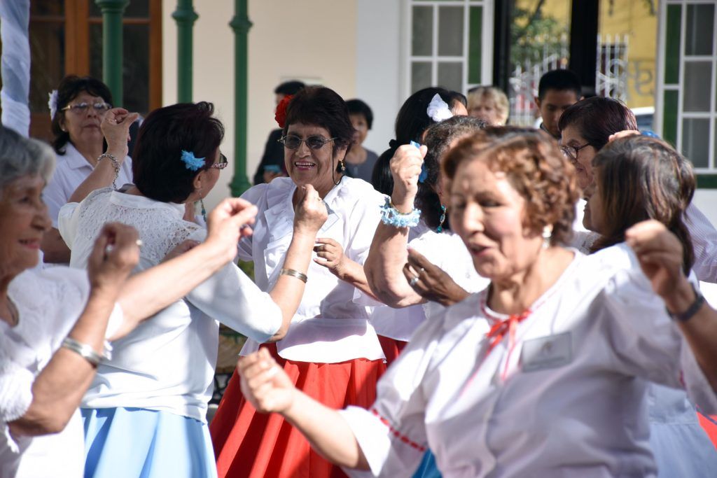 La celebración de las nuevas obras contó con la presencia de ballet folclórico, que bailó también con la música de la Banda de Música de la Policía de Jujuy.