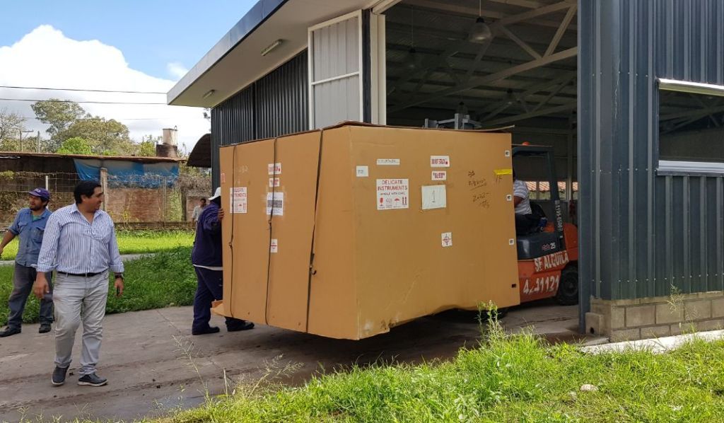 Maquinaria especializada para fábrica de recursos auditivos ya está en Jujuy