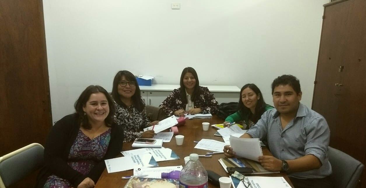 Daniela Bonano, representante del Observatorio Nacional junto al equipo local.