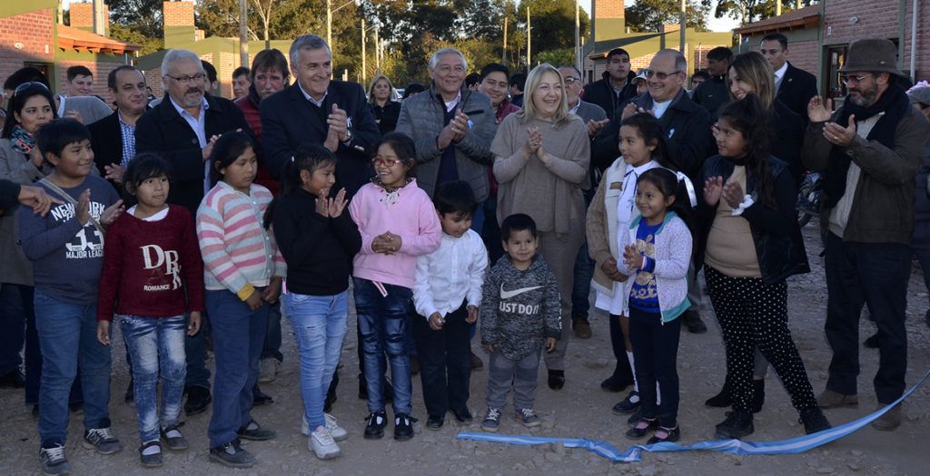 Las unidades habitacionales fueron concretadas por cooperativas.