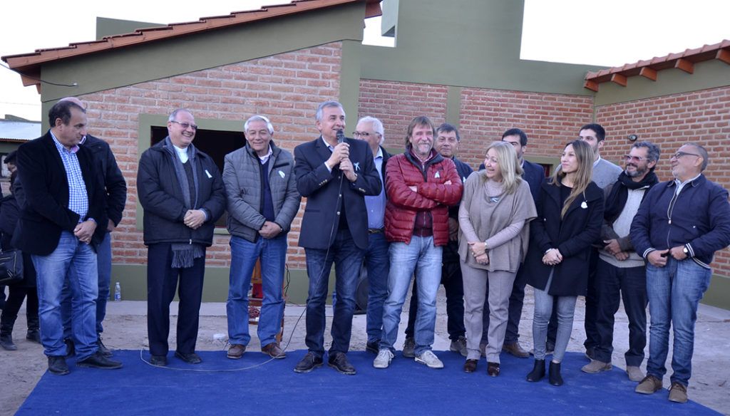 El Gobernador Morales encabezó el acto.