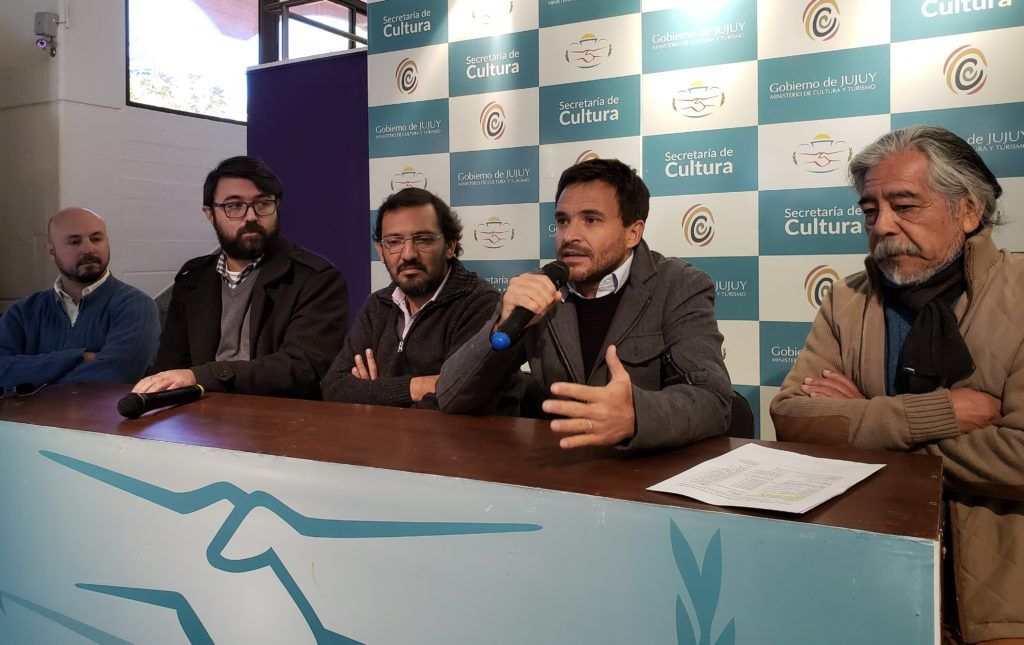 El Titular de Cultura y Turismo, Federico Posadas durante el lanzamiento junto a autoridades de Cultura y el artista Hector Alemán. 