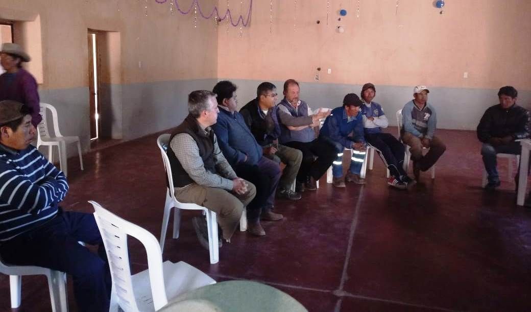 Los directores General de Energía, Enrique Gudiño, y de Transporte y Distribución, Pablo Quinteros, presentaron ante los pueblos los siguientes pasos a dar para la conreción de la reconversión tecnológica.