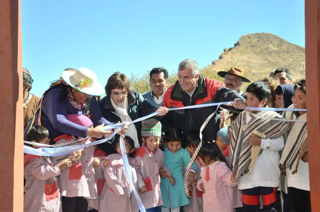 Tradicional corte de cintas para inaugurar el edificio de la Escuela Secundaria Nº 63 de La Ciénaga.