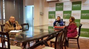 Como cada vez de apertura de ofertas, el salón del Ministerio está abierto a quien quiera presenciarla.
