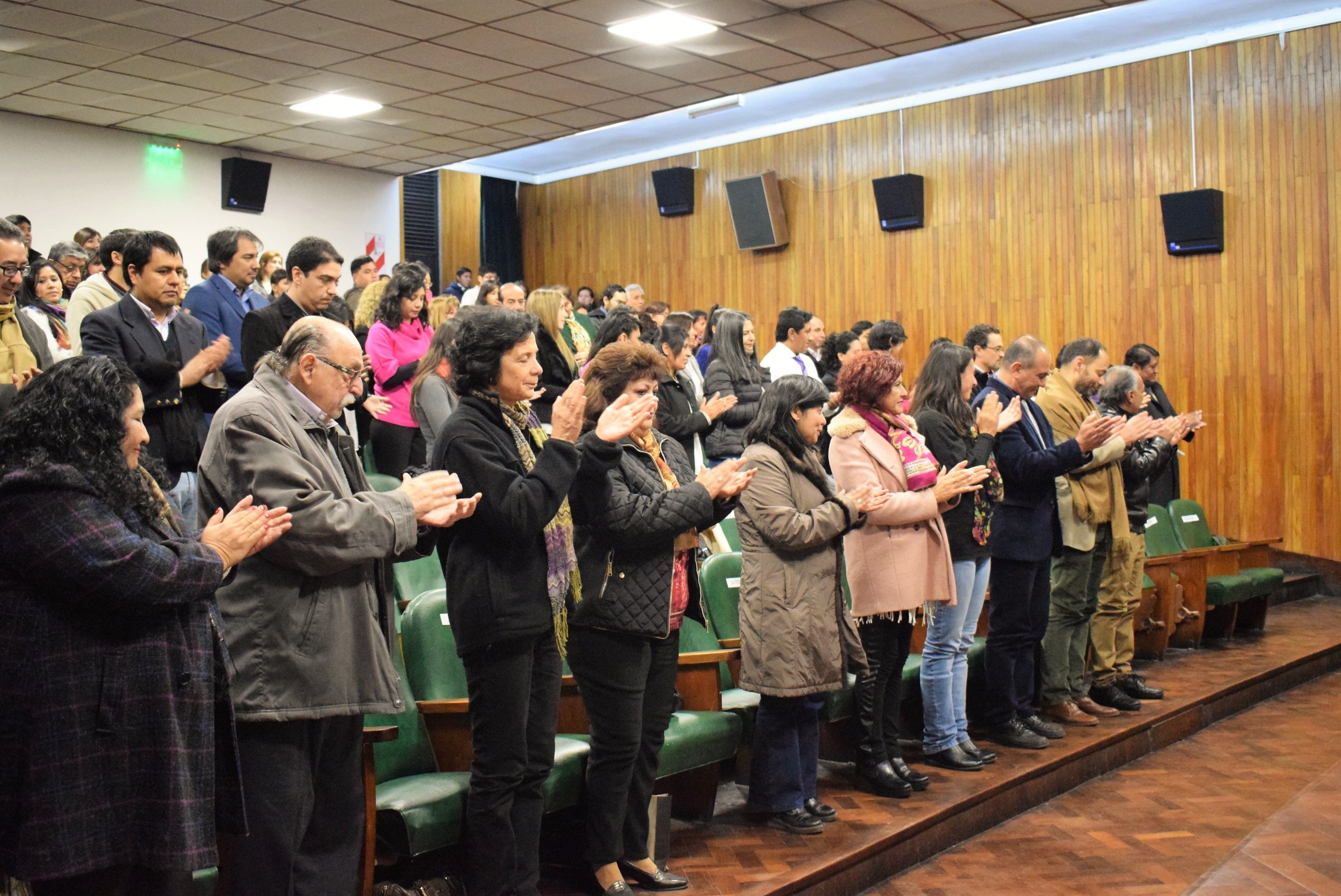 Autoridades del Ministerio de Salud, profesionales de las residencias y familiares acompañaron a los egresados