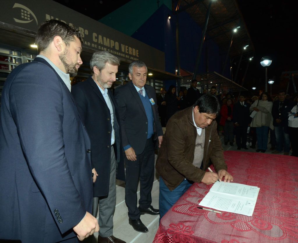 Firma de convenio entre Nación y municipios de Jujuy.