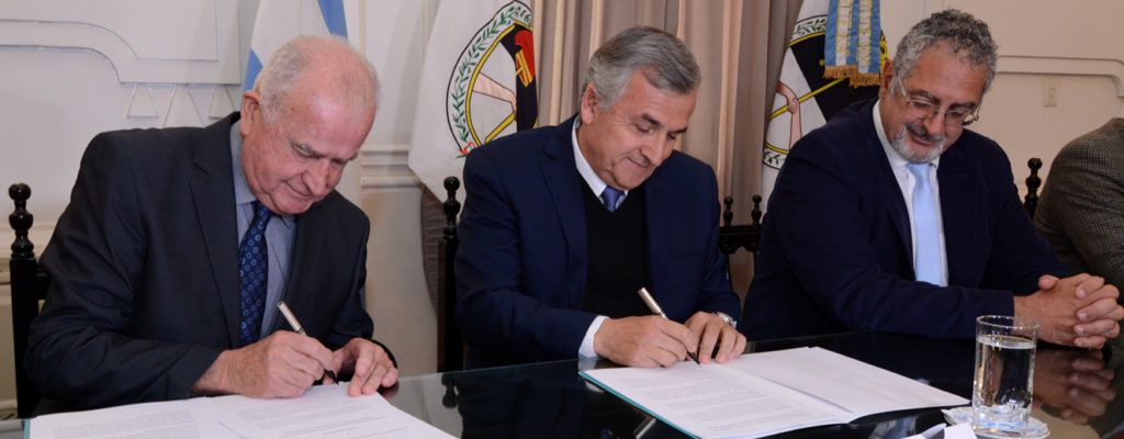 Morales y Germán Knop, firmaron el memorándum de entendimiento y cooperación para la producción de cannabis medicinal