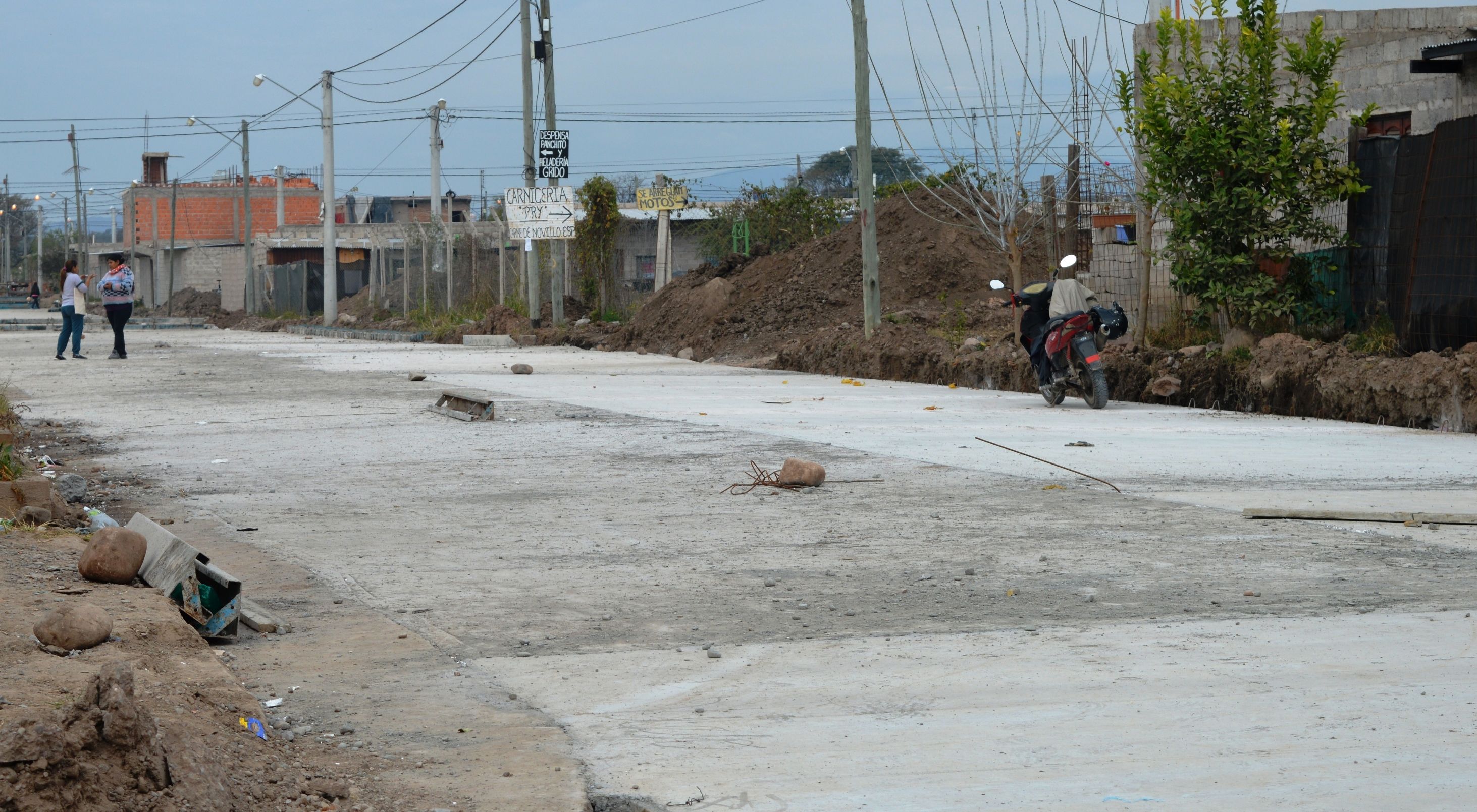 La avenida Calilegua se está pavimentando en Palpalá. Ya se paviemtnó la avenida Pilar Bermúdes, de ingreso al barrio, y luego continuarán las calles que conforman el circuito del colectivo que allí ingresa.
