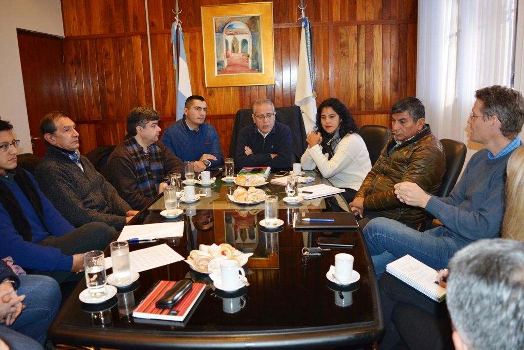 Acuerdan puntos de unión entre la enseñanza universitaria y el sistema productivo.