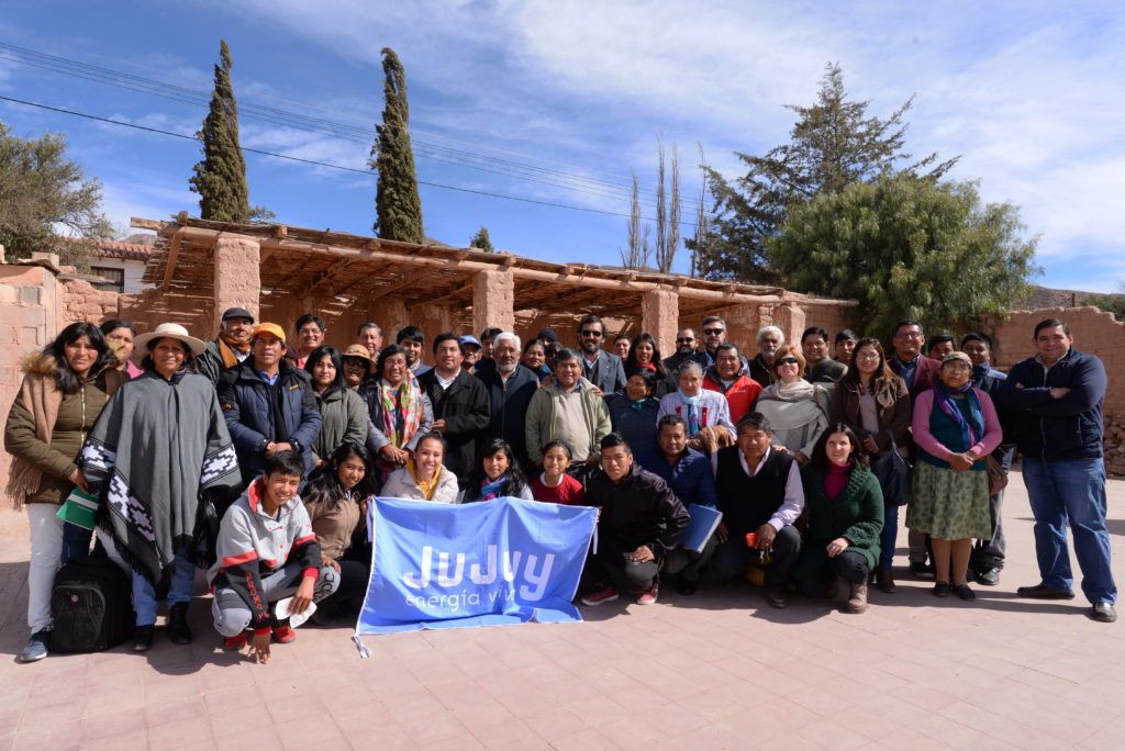 Autoridades provinciales juntos a integrantes de las comisiones de sitios de la Quebrada de Humahuaca luego del plenario en Uquía