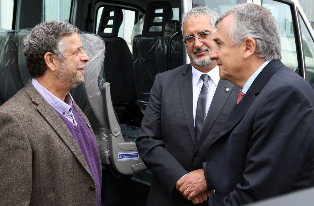 Morales, Rubinstein y Bouhid en la entrega de los vehículos 